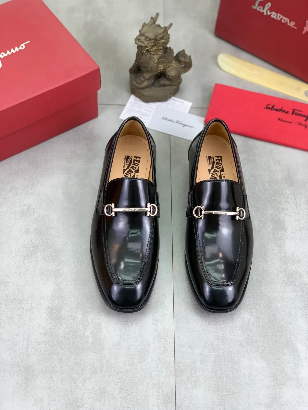Men's Men's Shoes 💰P480💰[New Style] Water-dyed Niuli 🆘[Salvatore Ferragamo] Ferragamo's latest casual business leather shoes for men! Available at counters simultaneously! The fabric is made of specially imported original calfskin, the lining is made of imported water-dyed cowhide, and the original combination outsole is absolutely luxurious and leads the fashion trend. Matching code: 38-45; 4️⃣ colors available